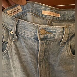 Levi’s•HIGH LOOSE TAPER FIT WOMEN'S JEANS•size 30